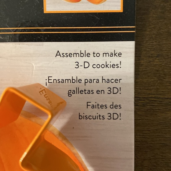 Wilton 3-D Pumpkin Squash Gourd Cookie Cutter Set with Recipe on Back - Picture 2 of 6